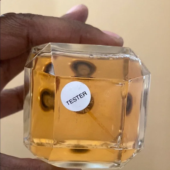 New Tester Elie Saab Le Parfum in Elegant Crystal Bottle - Picture 3 of 3